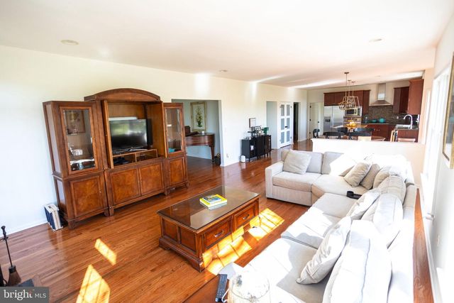 178 WARNER RD, Columbus, NJ 08022