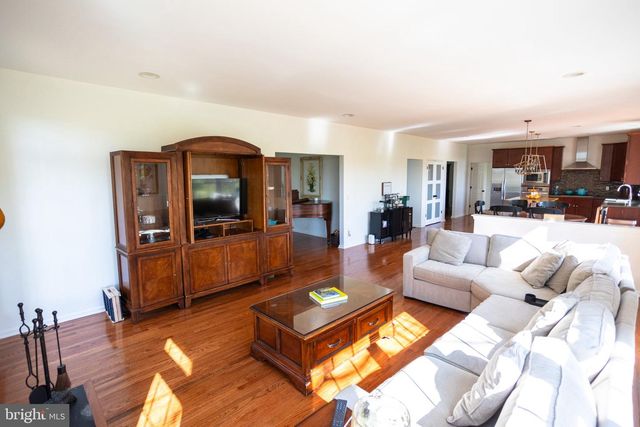 178 WARNER RD, Columbus, NJ 08022