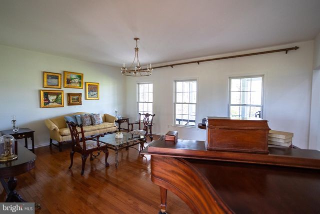 178 WARNER RD, Columbus, NJ 08022