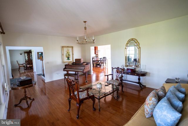 178 WARNER RD, Columbus, NJ 08022