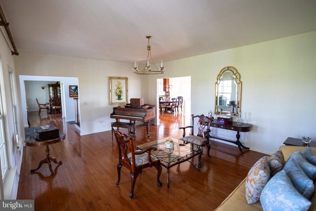 178 WARNER RD, Columbus, NJ 08022