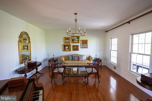 178 WARNER RD, Columbus, NJ 08022