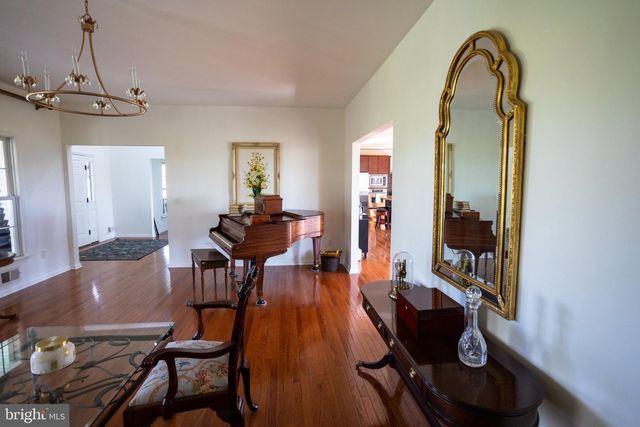 178 WARNER RD, Columbus, NJ 08022