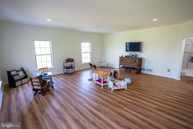 178 WARNER RD, Columbus, NJ 08022