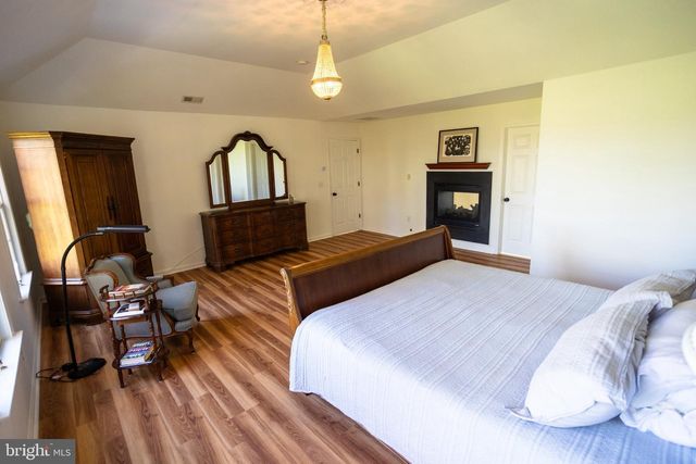 178 WARNER RD, Columbus, NJ 08022