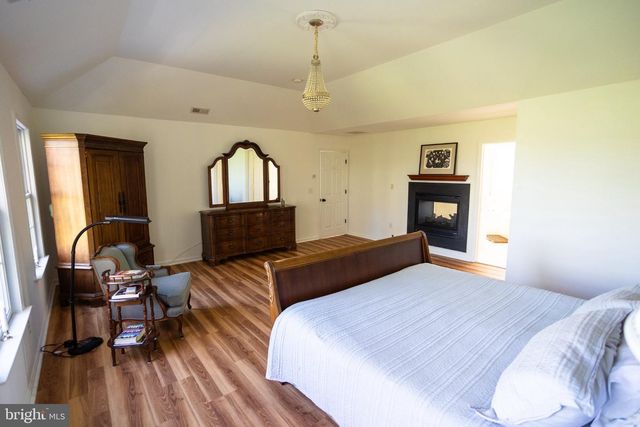 178 WARNER RD, Columbus, NJ 08022