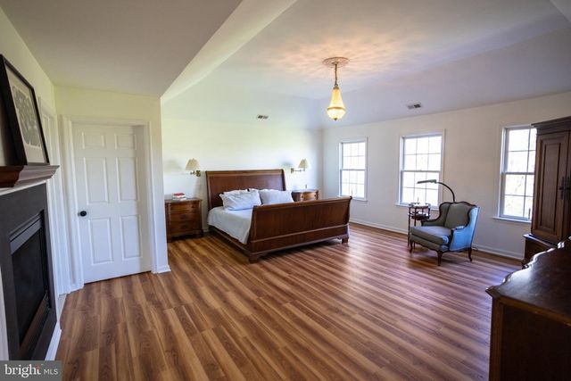 178 WARNER RD, Columbus, NJ 08022