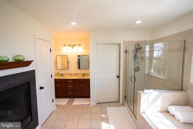 178 WARNER RD, Columbus, NJ 08022