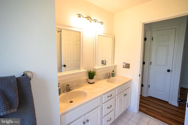 178 WARNER RD, Columbus, NJ 08022