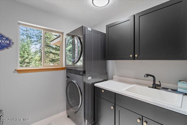 6910 N HARVARD RD, Newman Lake, WA 99025