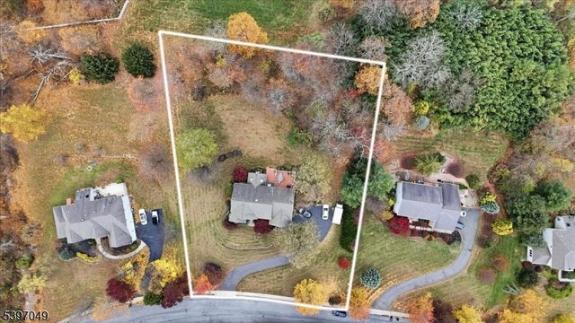 13 Old Schoolhouse Rd, Bethlehem Twp., NJ 08802