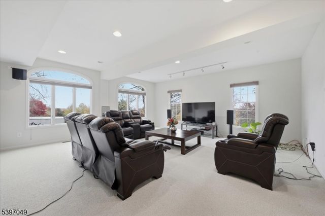 13 Old Schoolhouse Rd, Bethlehem Twp., NJ 08802