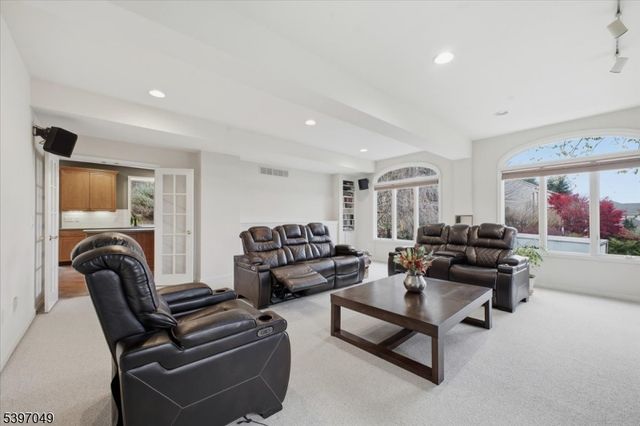 13 Old Schoolhouse Rd, Bethlehem Twp., NJ 08802