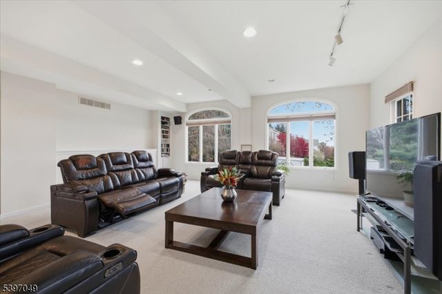 13 Old Schoolhouse Rd, Bethlehem Twp., NJ 08802