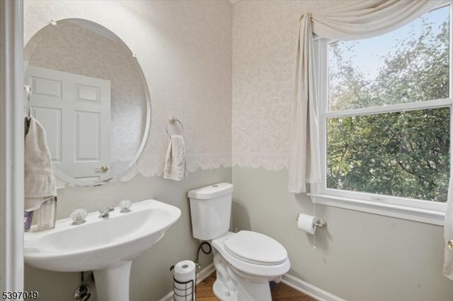 13 Old Schoolhouse Rd, Bethlehem Twp., NJ 08802