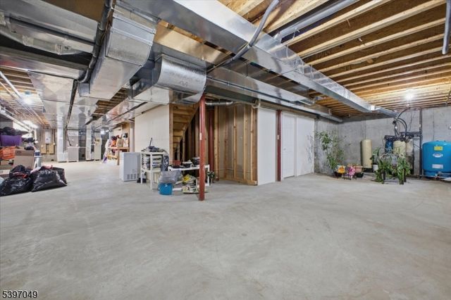 13 Old Schoolhouse Rd, Bethlehem Twp., NJ 08802