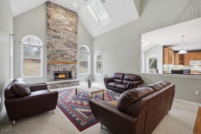 13 Old Schoolhouse Rd, Bethlehem Twp., NJ 08802