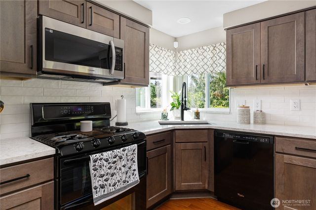 423 S 32nd Place, Mount Vernon, WA 98274