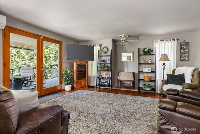 423 S 32nd Place, Mount Vernon, WA 98274