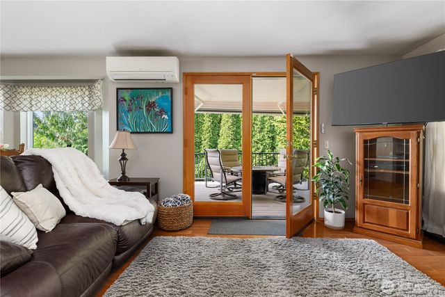 423 S 32nd Place, Mount Vernon, WA 98274