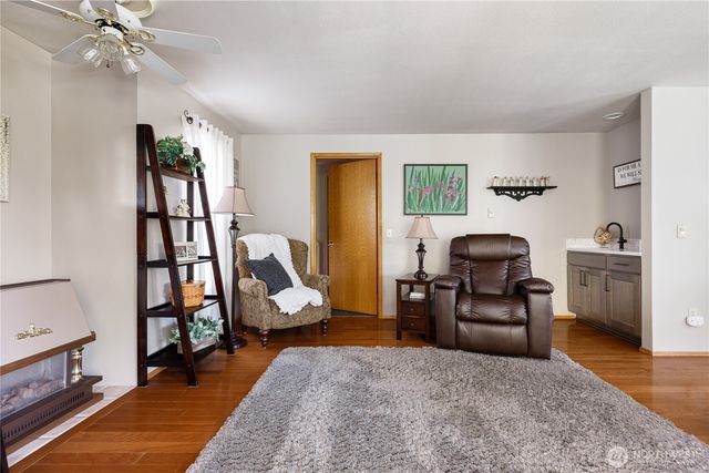 423 S 32nd Place, Mount Vernon, WA 98274