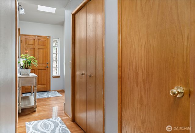 423 S 32nd Place, Mount Vernon, WA 98274