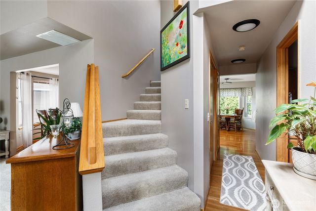 423 S 32nd Place, Mount Vernon, WA 98274
