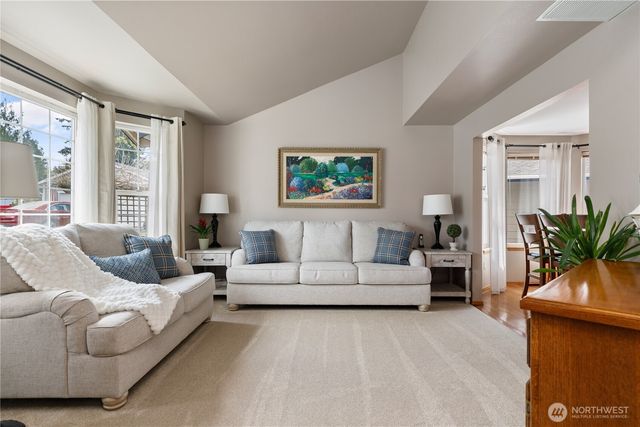 423 S 32nd Place, Mount Vernon, WA 98274