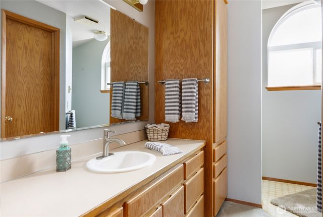 423 S 32nd Place, Mount Vernon, WA 98274