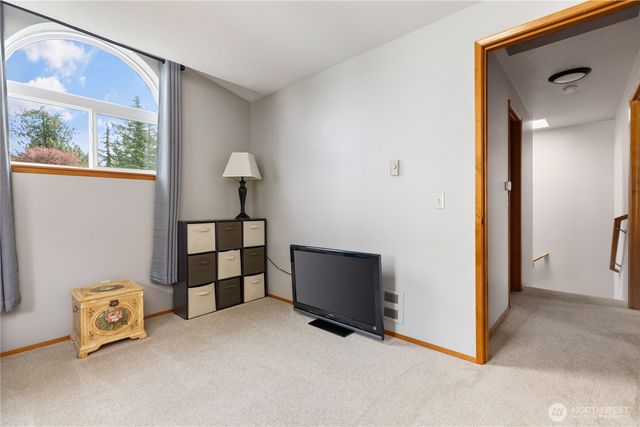 423 S 32nd Place, Mount Vernon, WA 98274