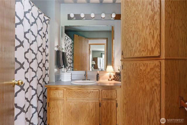 423 S 32nd Place, Mount Vernon, WA 98274