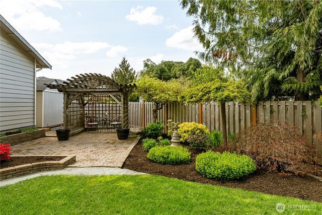 423 S 32nd Place, Mount Vernon, WA 98274