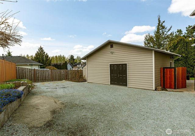 423 S 32nd Place, Mount Vernon, WA 98274