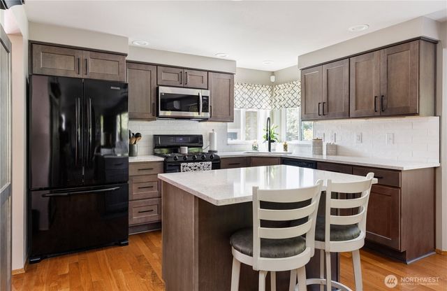 423 S 32nd Place, Mount Vernon, WA 98274