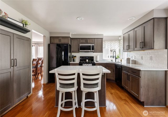 423 S 32nd Place, Mount Vernon, WA 98274