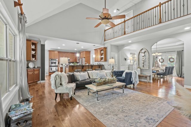 1007 Island Brook Dr, Hendersonville, TN 37075