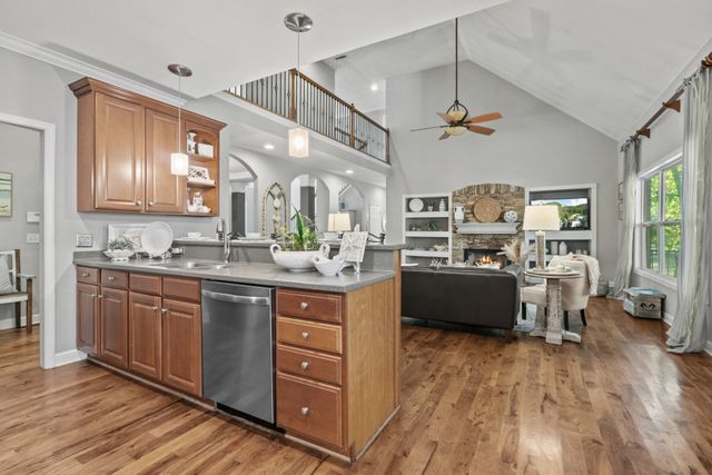 1007 Island Brook Dr, Hendersonville, TN 37075