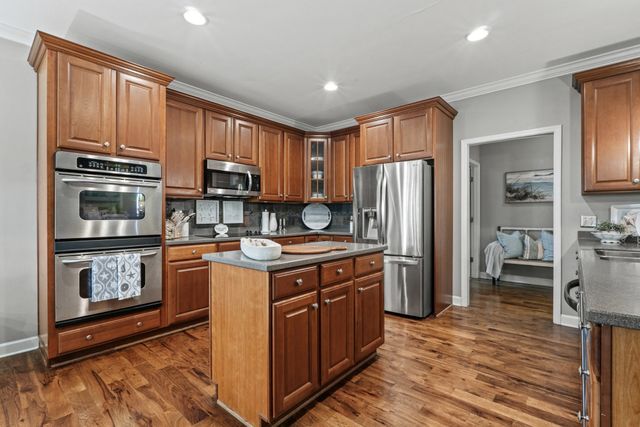 1007 Island Brook Dr, Hendersonville, TN 37075