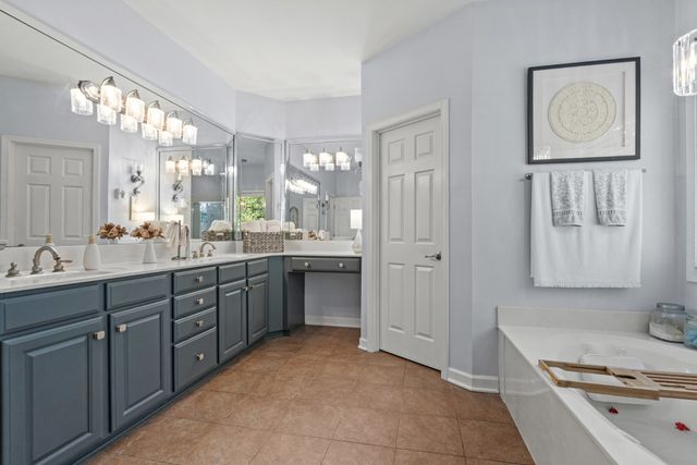 1007 Island Brook Dr, Hendersonville, TN 37075