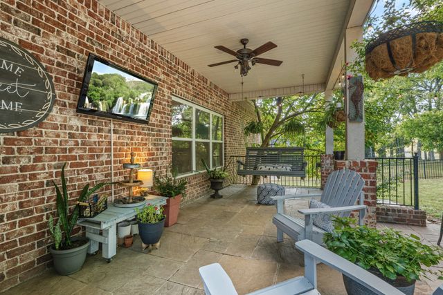 1007 Island Brook Dr, Hendersonville, TN 37075