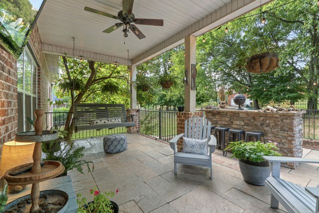 1007 Island Brook Dr, Hendersonville, TN 37075