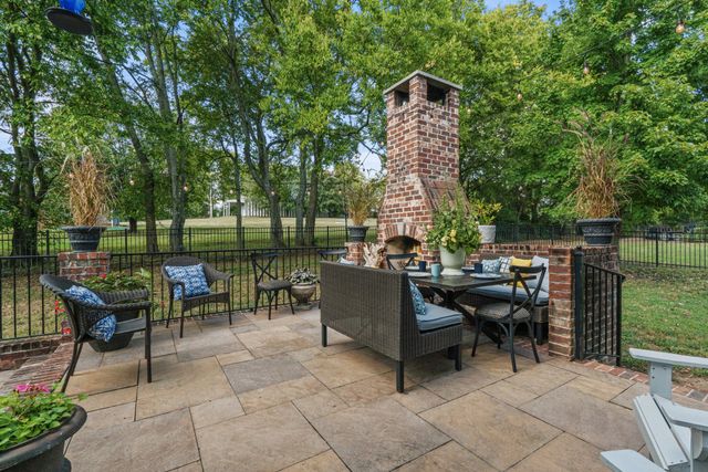 1007 Island Brook Dr, Hendersonville, TN 37075