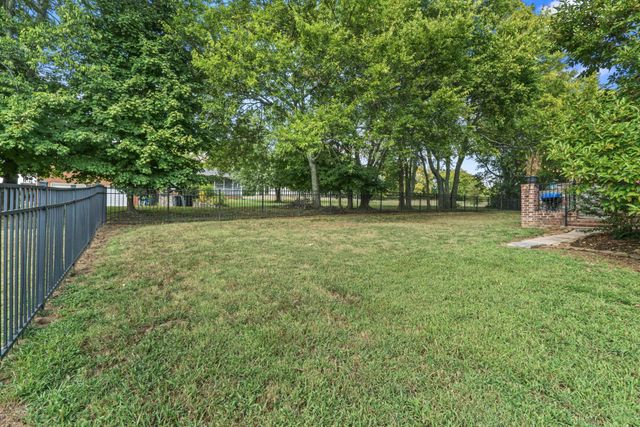 1007 Island Brook Dr, Hendersonville, TN 37075