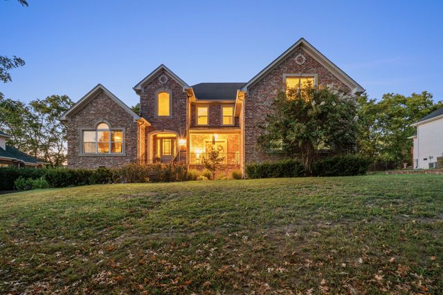 1007 Island Brook Dr, Hendersonville, TN 37075
