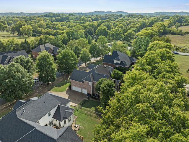 1007 Island Brook Dr, Hendersonville, TN 37075