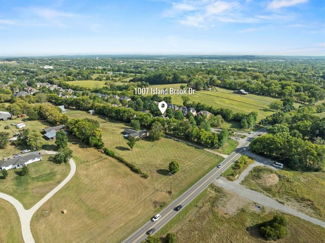 1007 Island Brook Dr, Hendersonville, TN 37075