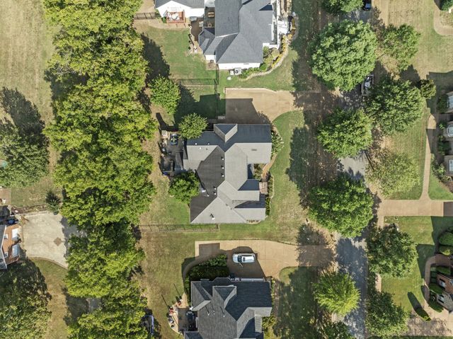 1007 Island Brook Dr, Hendersonville, TN 37075