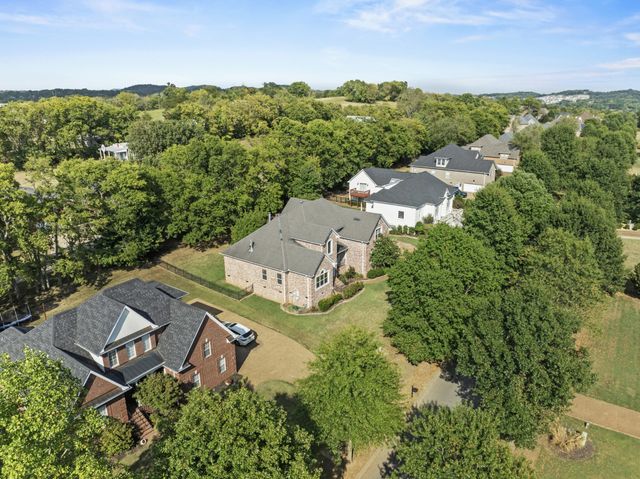 1007 Island Brook Dr, Hendersonville, TN 37075