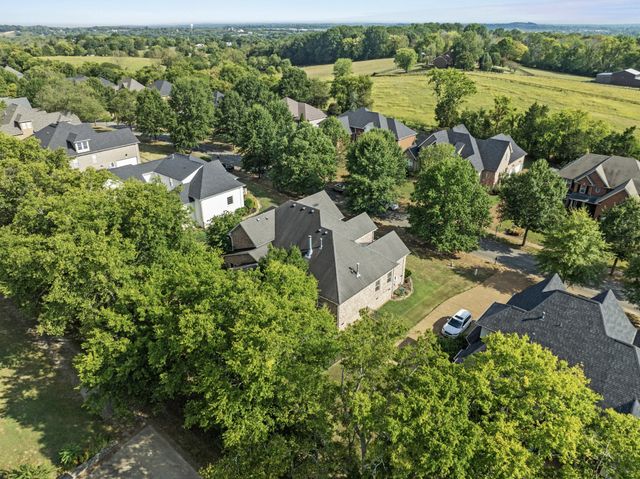 1007 Island Brook Dr, Hendersonville, TN 37075