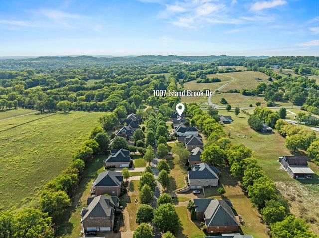 1007 Island Brook Dr, Hendersonville, TN 37075